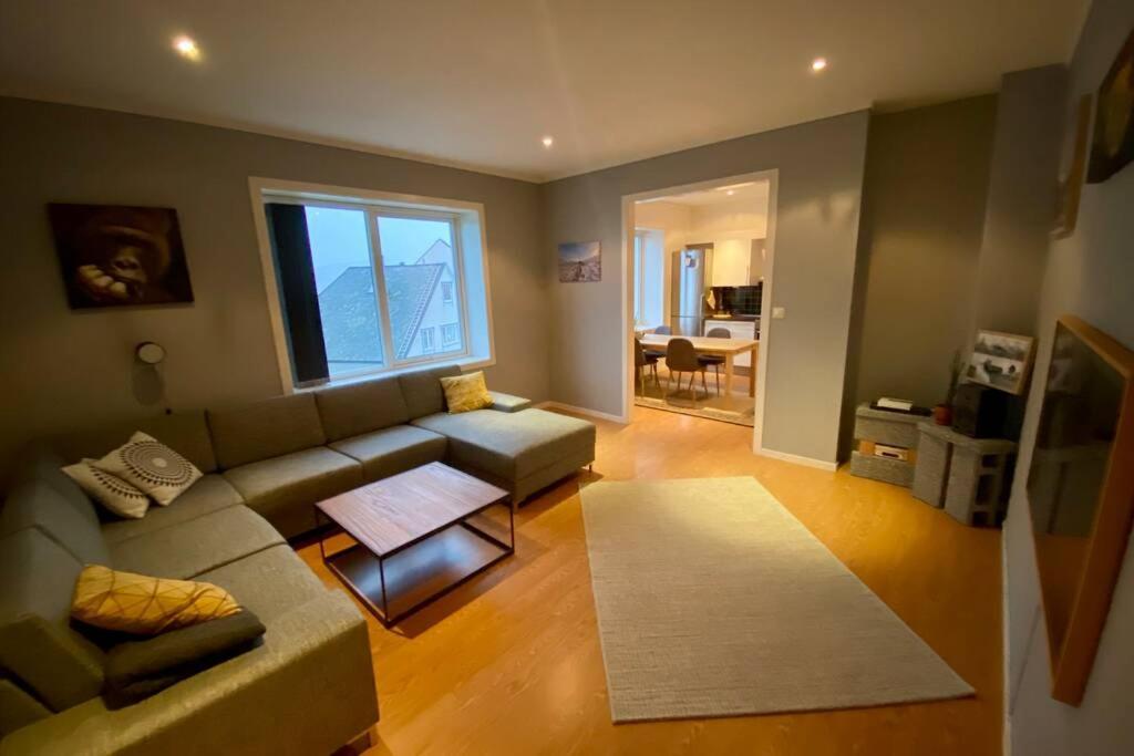 Nice And Central Apartment In Quiet Area オーレスン エクステリア 写真