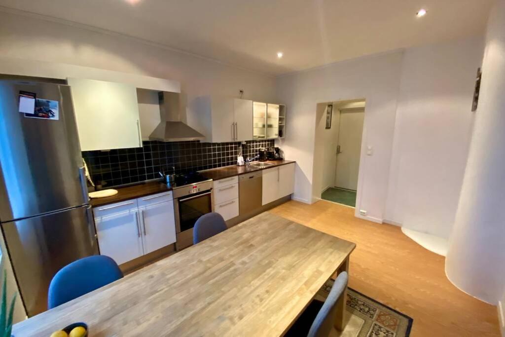 Nice And Central Apartment In Quiet Area オーレスン エクステリア 写真